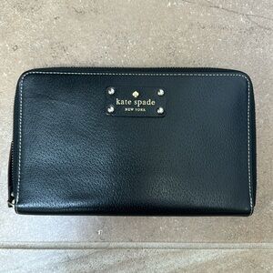 Black Kate spade zip wallet